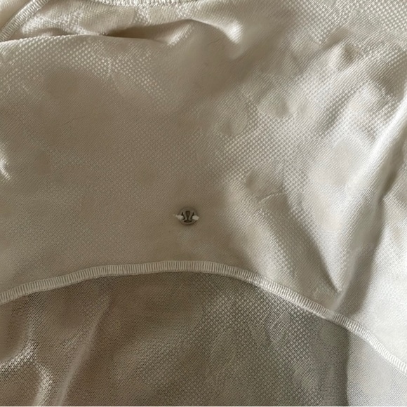 Absolutely loved this jacket, only worn 2x because it’s just too tight on me! - Picture 7 of 7